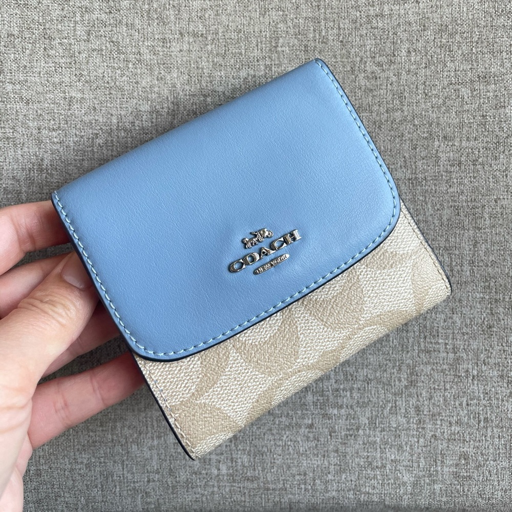 NWT！COACH SMALL WALLET IN SIGNATURE CANVAS（COACH F87589）fast shipping